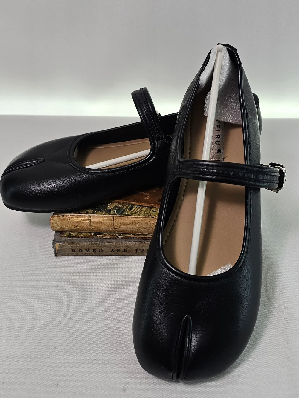 JIA MEURUI split-toe Tabi Mary Jane flats